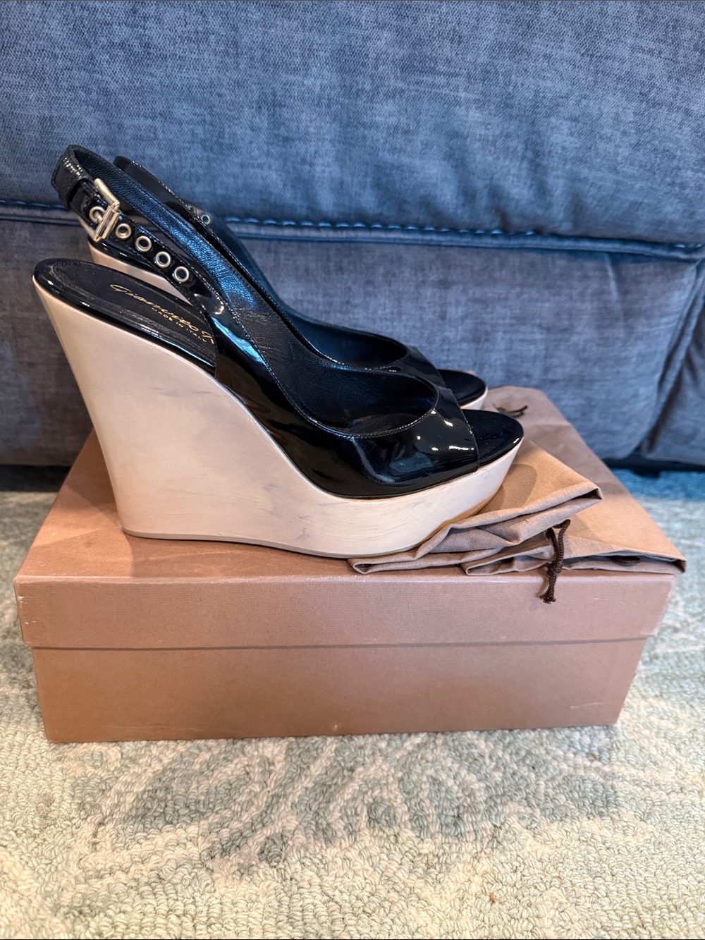 Gianvito Rossi patent black wedge size 38